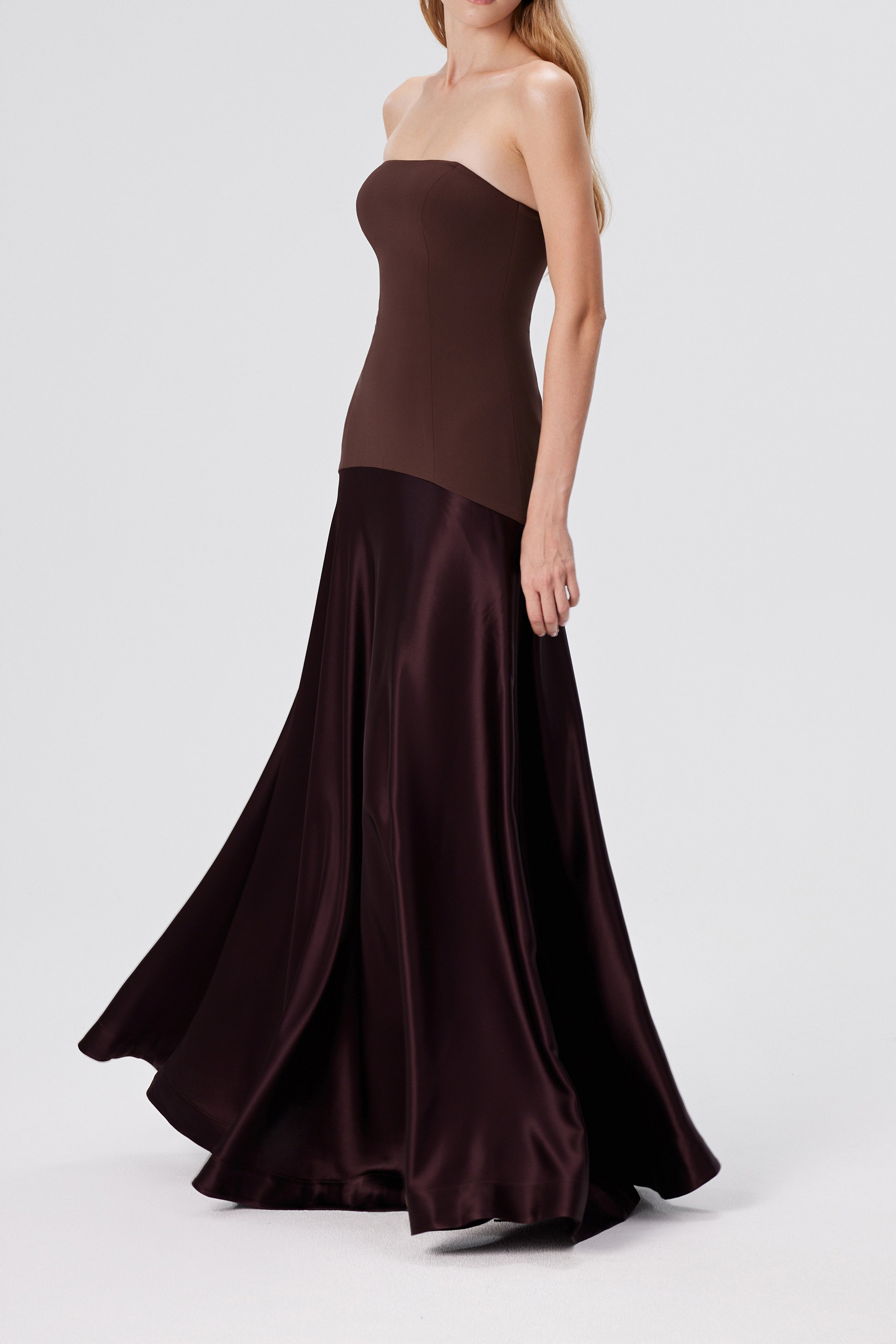 LUNARIA™ | Sukienka Elegancji Konturu
