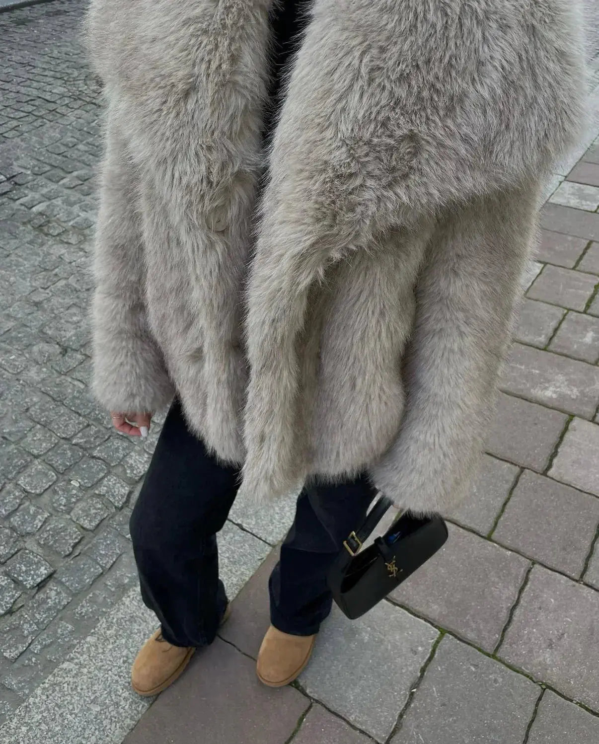 Izabele Atelier™ | Klasyczny płaszcz z futra